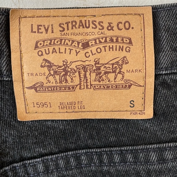 Levi’s orange tab women’s black jeans size 14 short. Relaxed fit. Tapered leg. - Picture 5 of 9